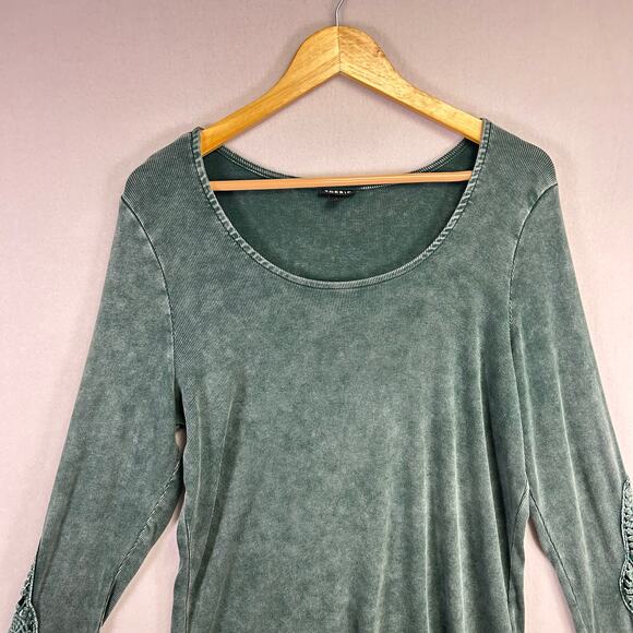 Torrids Green Long Sleeve Lace Detail Top - Size 2 XXL Plus Size Casual‎ Basic - Picture 2 of 10